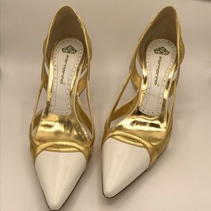 Fornarina Size 39 (8) White with Gold Heels